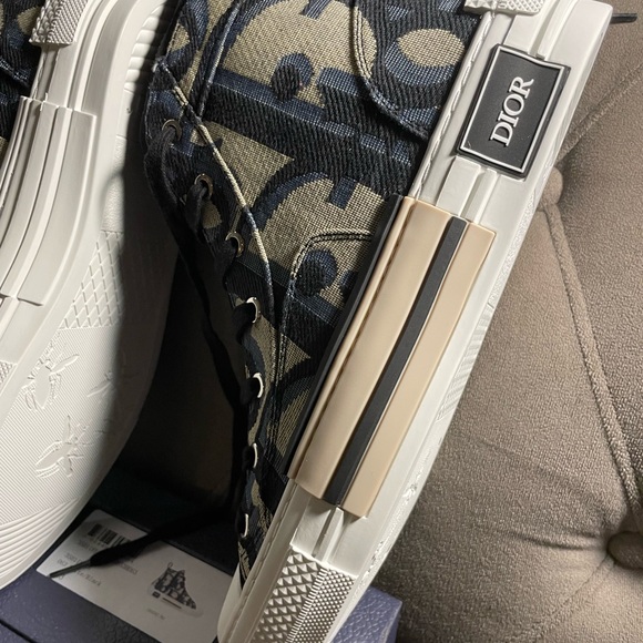 Dior high top sneakers size 43. - Picture 7 of 13
